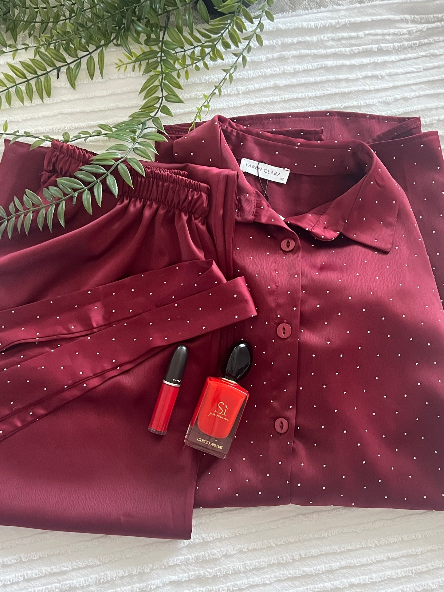 Luxurious satin set with a soft sheen.