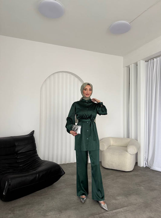 Luxurious satin set with a soft sheen.