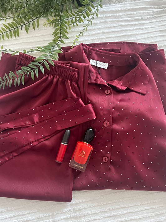 Luxurious satin set with a soft sheen.