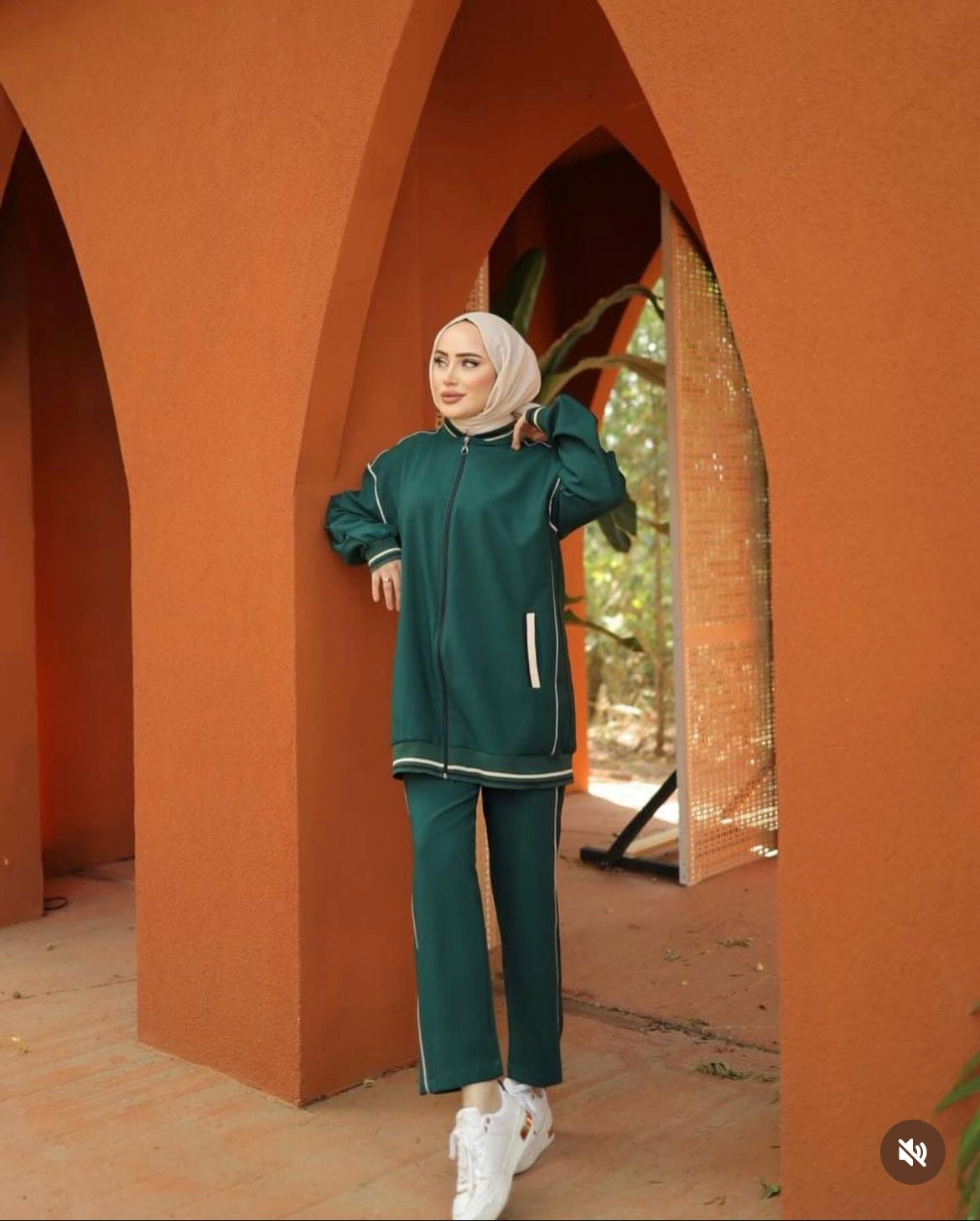 loose-fitting green tracksuit with beige line and  matching pants